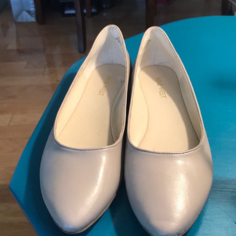 NWOT Gray Nine West flats